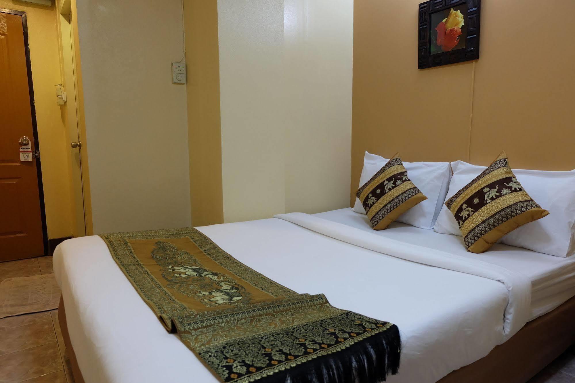 Thai Cozy House - Sha Certified Бангкок Экстерьер фото