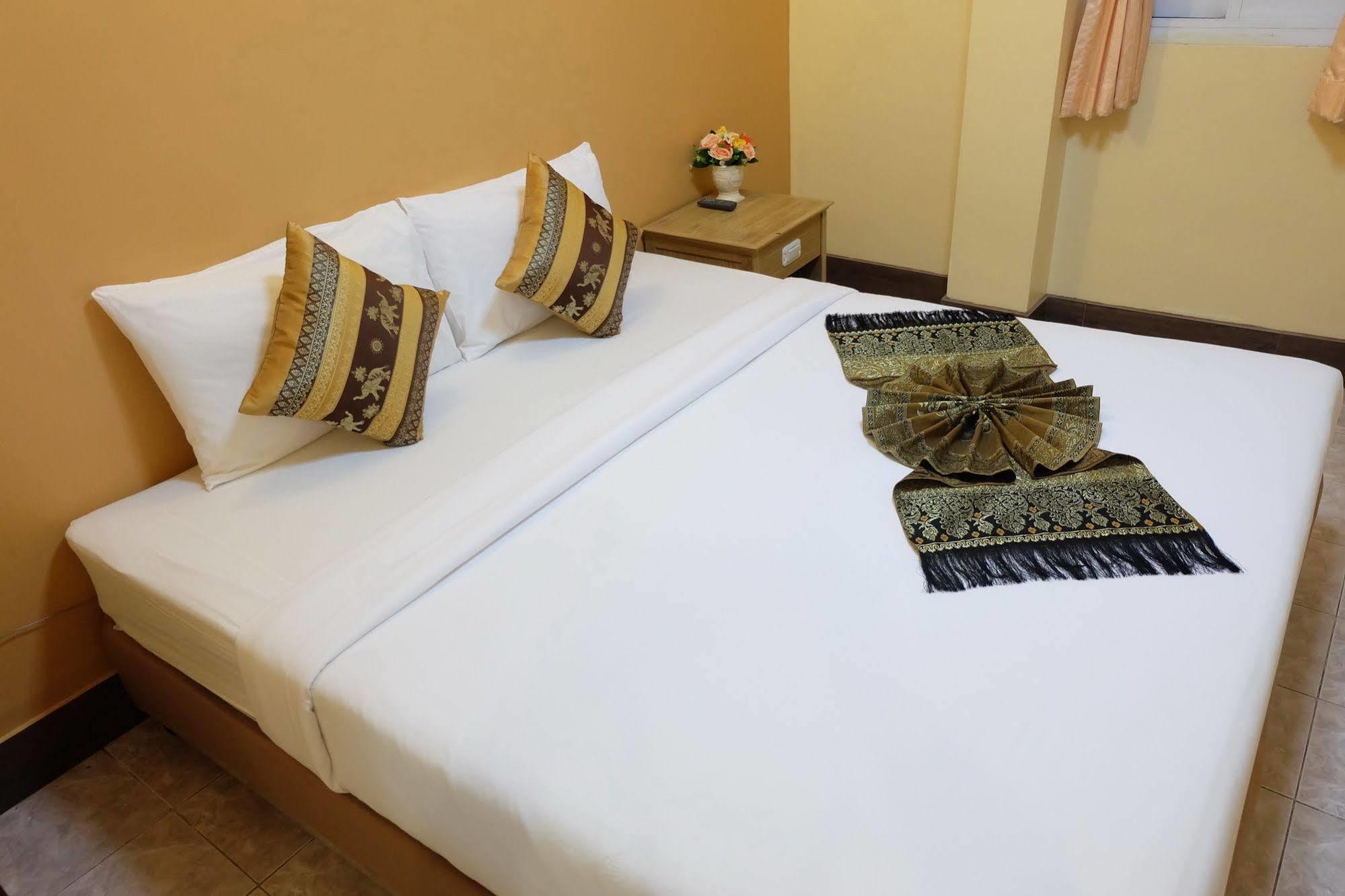 Thai Cozy House - Sha Certified Бангкок Экстерьер фото